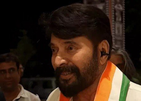 गुजरात में आयोजित नेशनल अवॉर्ड सेरेमनी के दौरान नेशनल अवॉर्ड विनर एक्टर ममूटी का तिलक लगाकर पारंपरिक स्वागत किया गया