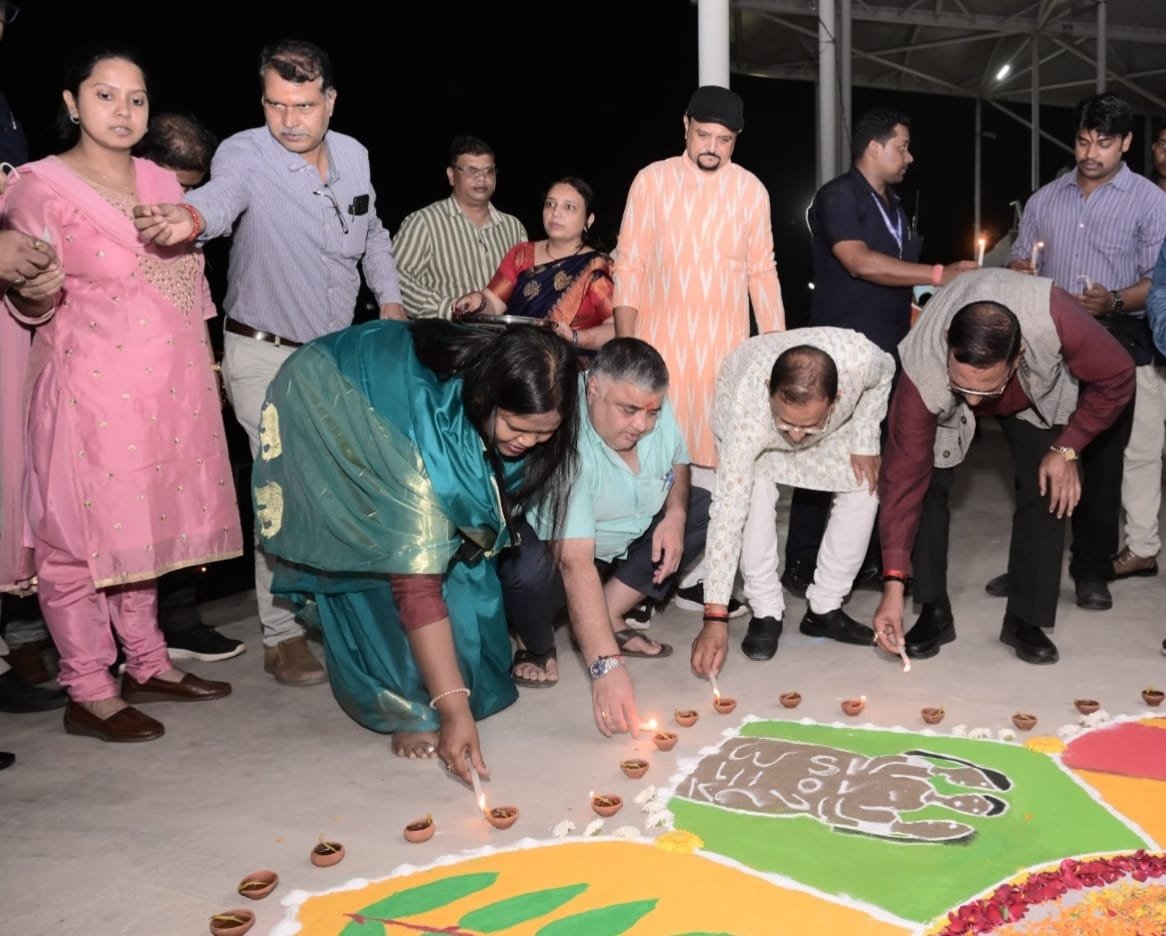 ‘आशीर्वाद का दीया’ से जगमगाया सरगुजा, सेवा और समर्पण का लिया गया संकल्प