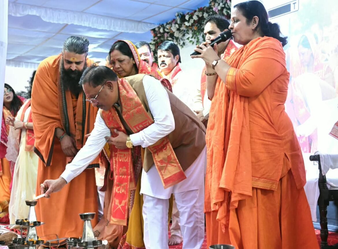सवा लाख ‘आशीर्वाद के दीपों’ से जगमगाया खारुन तट, प्रधानमंत्री  नरेंद्र मोदी के स्वस्थ और दीर्घायु जीवन के लिए हुई महाआरती