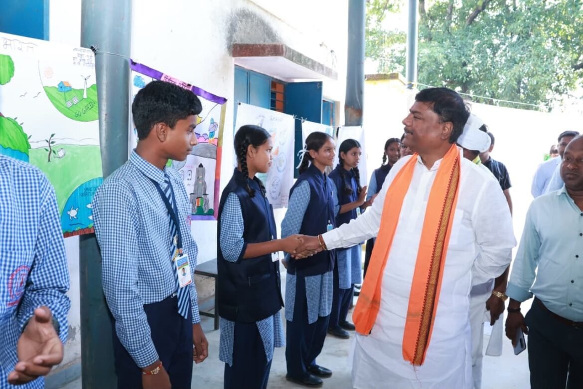 ‘मेरे सपनों का भारत’ चित्रकला एवं भाषण प्रतियोगिता में बच्चों ने दिखाई प्रतिभा