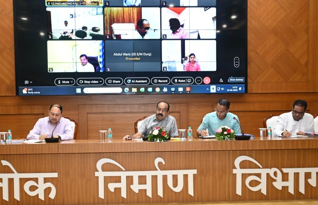 बारिश में खराब सड़कों पर उप मुख्यमंत्री श्री अरुण साव ने जताई नाराजगी, 15 अक्टूबर तक सुधारने के दिए निर्देश