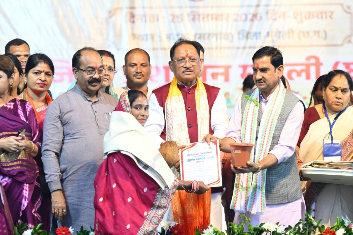 वर्षों पुरानी मांग हुई पूरी, राजपत्र लेकर गांव पहुंचे उप मुख्यमंत्री  विजय शर्मा, चंदनपुर को मिली नई पहचान