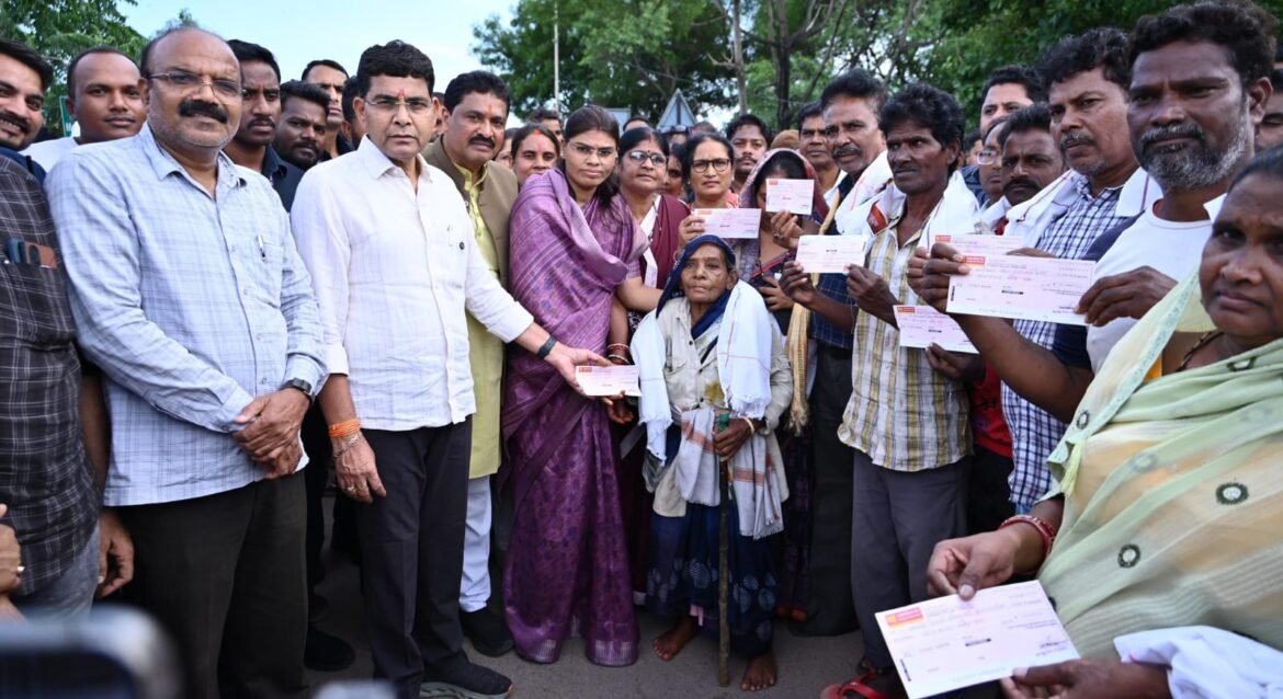 सरकार बाढ़ प्रभावित परिवार को करेगी हरसंभव मदद- राजस्व मंत्री  टंक राम वर्मा