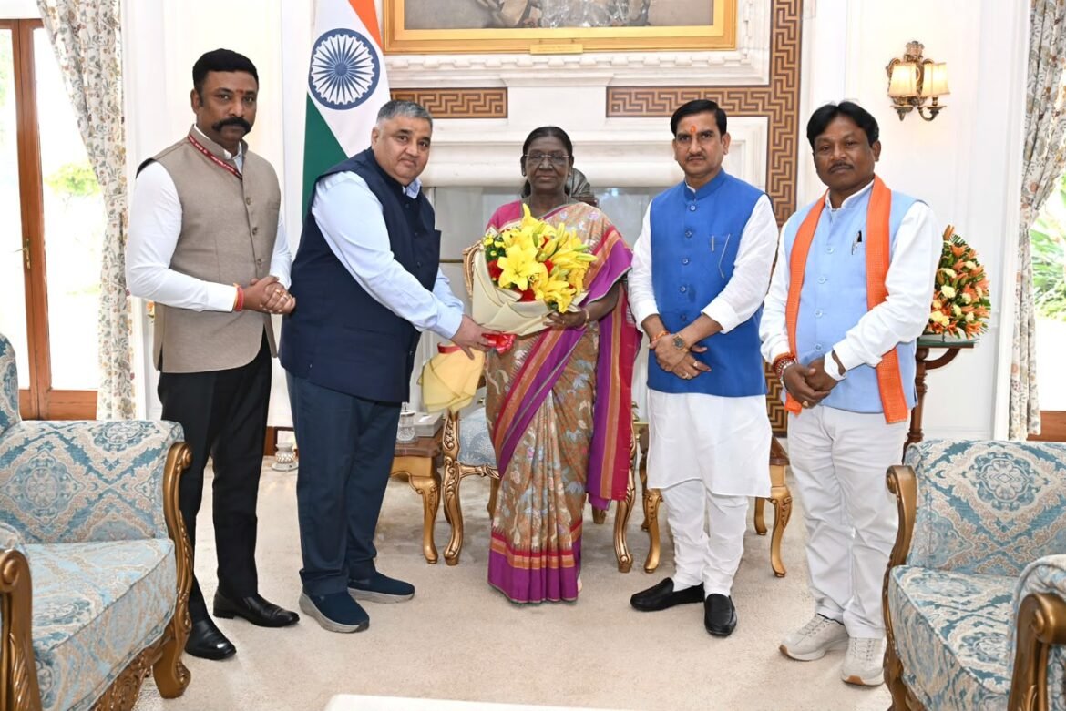 मुख्यमंत्री  विष्णु देव साय के निमंत्रण पर राष्ट्रपति ने स्वीकार किया बस्तर दशहरा के मुरिया दरबार में शामिल होने का आमंत्रण