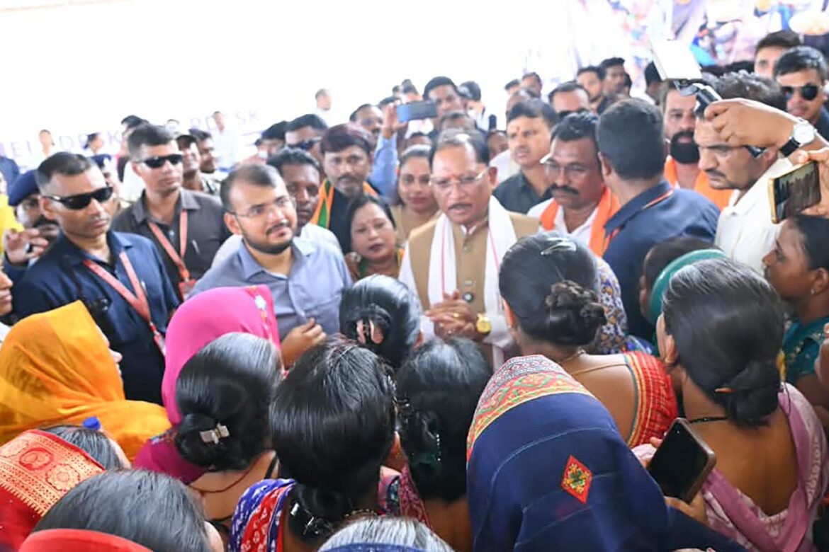 बाढ़ प्रभावित परिवारों के साथ पूरी संवेदनशीलता से खड़ी है सरकार : मुख्यमंत्री  विष्णु देव साय