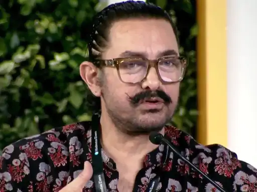 बॉलीवुड सुपरस्टार आमिर खान हाल ही में जगद्गुरु रामानंदाचार्य स्वामी सतीशाचार्य महाराज से मिले