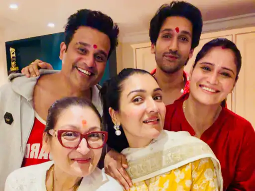 एक्टर और कॉमेडियन कृष्णा अभिषेक ने अपने इंस्टाग्राम अकाउंट पर रक्षाबंधन सेलिब्रेशन की फोटो और वीडियो शेयर किए