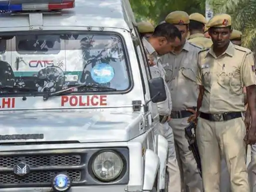 दिल्ली के कालकाजी मंदिर के पास 17 साल की नाबालिग से गैंगरेप का मामला सामने आया
