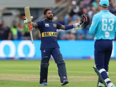 लीड्स के हेडिंग्ले में श्रीलंका ने इंग्लैंड को 16 रन से हराकर 3 मैचों की वनडे सीरीज 1-1 से बराबर कर दी