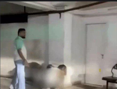 असम के गुवाहाटी के खानापारा इलाके के एक नाइटक्लब में गुरुवार देर रात महिला से मारपीट और बदसलूकी का मामला सामने आया