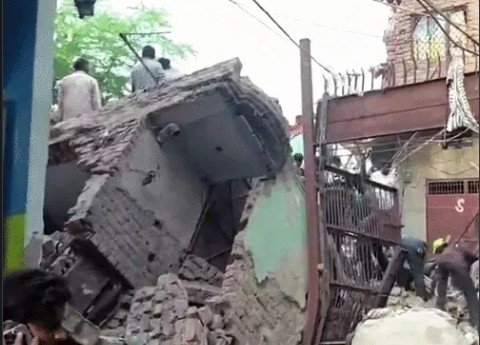 दिल्ली नगर निगम (एमसीडी) ने राजधानी में अवैध निर्माण और जर्जर बिल्डिंग के खिलाफ कार्रवाई तेज कर दी