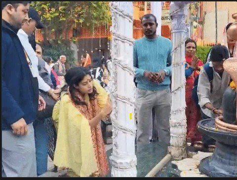नैनीताल में बॉलीवुड एक्ट्रेस जाह्नवी कपूर और रिया चक्रवर्ती अपनी नई थ्रिलर-रोमांटिक फिल्म ‘पीएन 36’ की शूटिंग कर रही