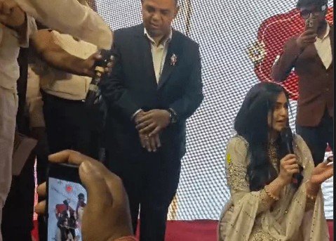 यूपी के गोंडा में बॉलीवुड एक्ट्रेस अदा शर्मा पहुंचीं