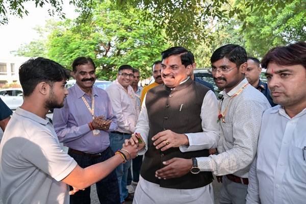 मुख्यमंत्री डॉ. यादव सेवा भारती के सेवा कार्यों से हुए अवगत