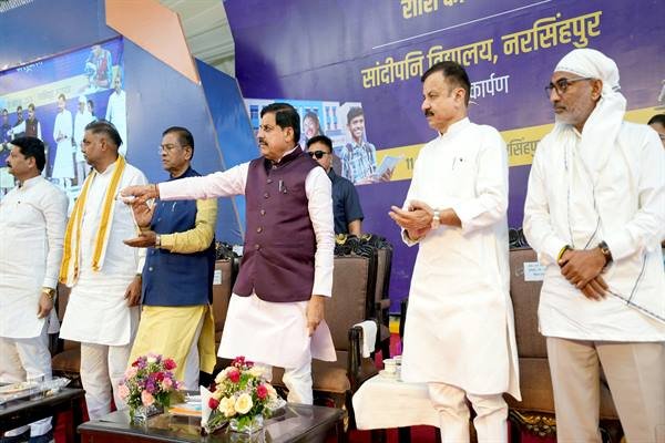 बच्चे और युवा हमारे सुनहरे भविष्य के सितारे, इनकी तरक्की में नहीं आने देंगे कोई बाधा : मुख्यमंत्री डॉ. यादव