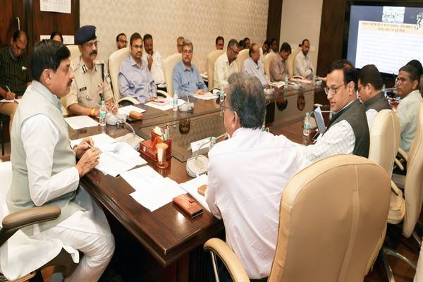 जन विश्वास अभियान के दौरान सभी अधिकारी फील्ड में रहकर जन समस्याओं का करें निराकरण : मुख्यमंत्री डॉ. यादव