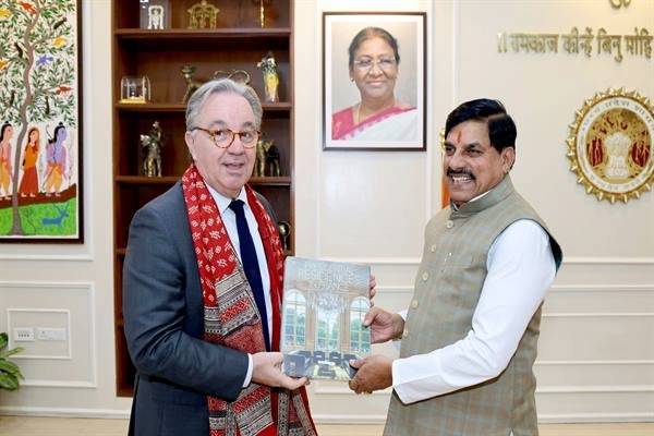 मुख्यमंत्री डॉ. यादव से फ्रांस के महावाणिज्य दूत  पैट्रिक लेवेरिनो ने की शिष्टाचार भेंट