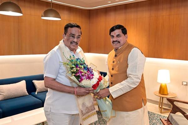 मुख्यमंत्री डॉ. यादव ने केंद्रीय जल शक्ति मंत्री श्री पाटिल से की सौजन्य भेंट