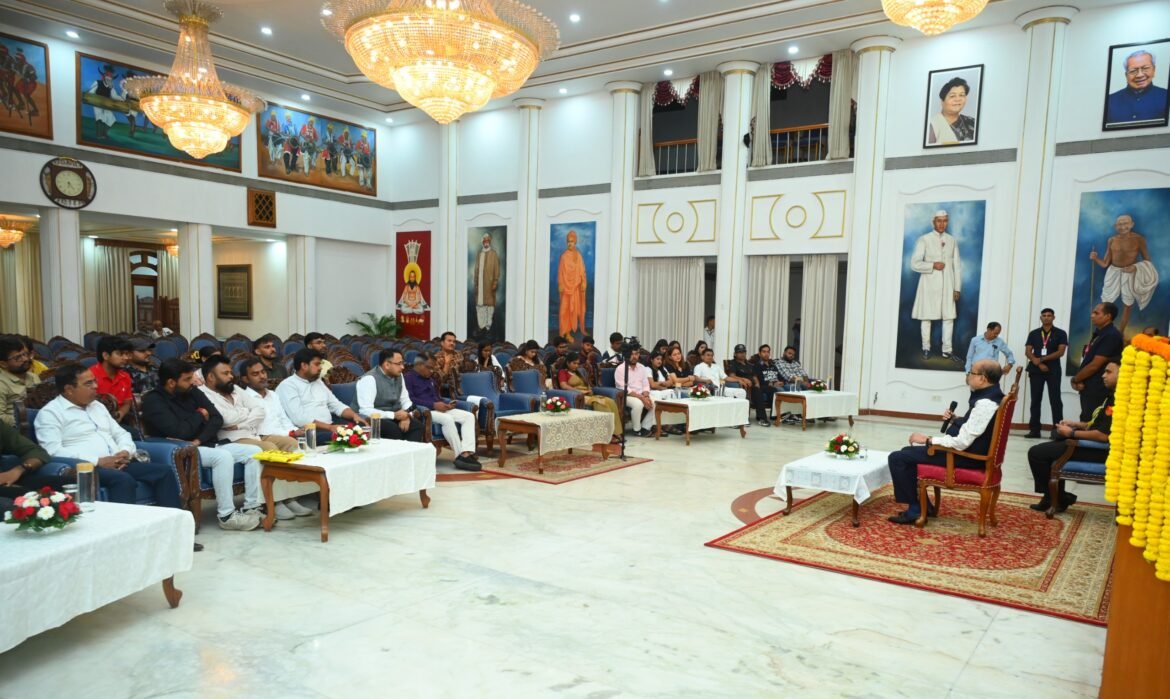 बस्तर की बदली तस्वीर को देश दुनिया तक पहुंचाएं सोशल मीडिया इन्फ्लुएंसर – राज्यपाल  डेका