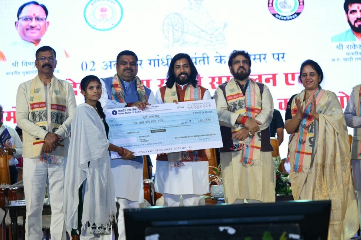 खादी और स्थानीय उत्पादों के अधिकाधिक उपयोग पर जोर – मंत्री  गजेन्द्र यादव