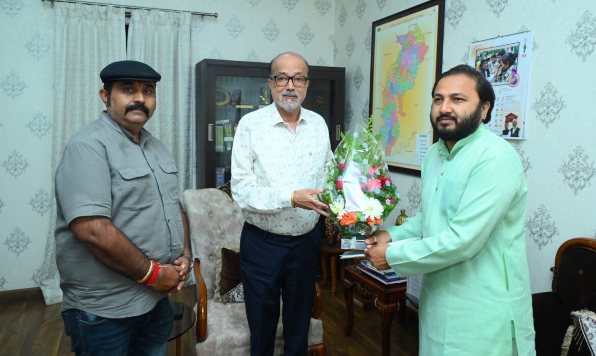 राज्यपाल  रमेन डेका से महाराजा कमल चंद्र भंज देव ने की भेंट