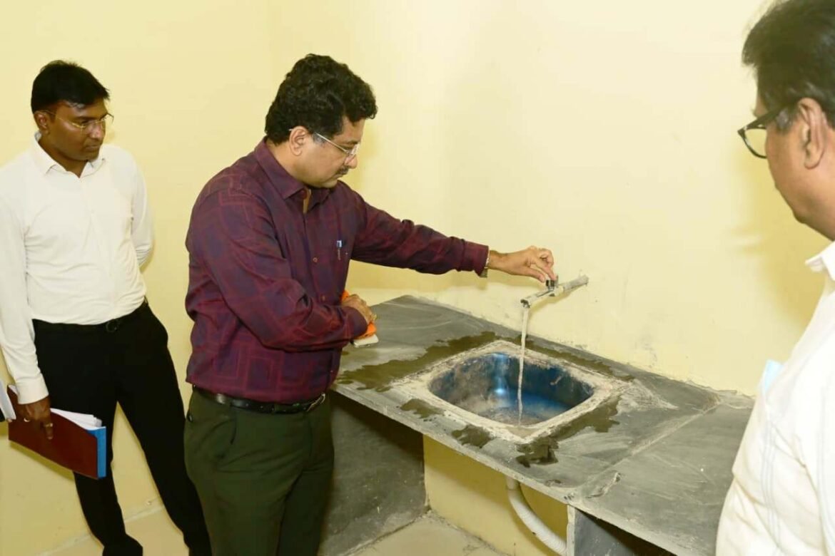प्रमुख सचिव  सोनमणि बोरा ने पीएम आवास और ई-बस सेवा के निर्माणाधीन कार्यों का किया निरीक्षण