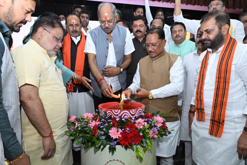 प्रधानमंत्री नरेंद्र मोदी के जनसेवा के 25 वर्ष देश के विकास और परिवर्तन की प्रेरक यात्रा : मुख्यमंत्री  विष्णुदेव साय