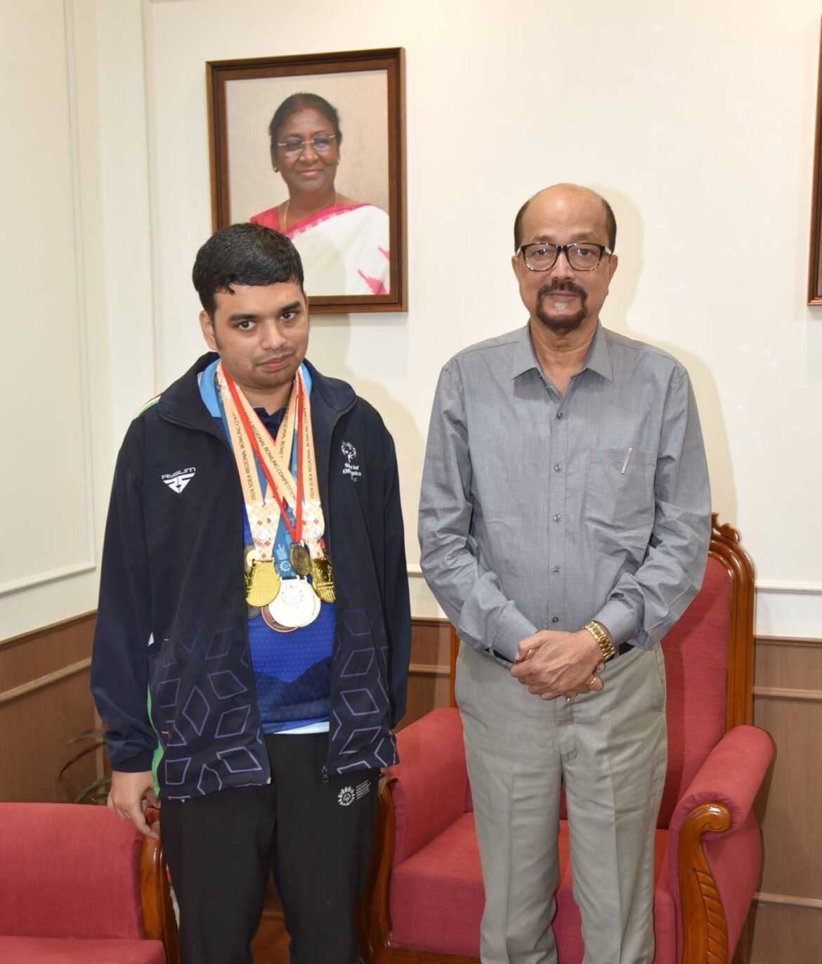 राज्यपाल  डेका ने की विशेष ओलंपिक में स्वर्ण पदक विजेता इभानन साहू की सराहना