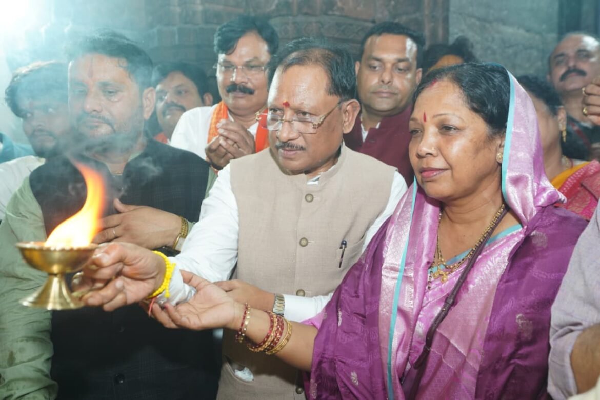 मुख्यमंत्री विष्णु देव साय ने शिवरीनारायण में भगवान नर-नारायण के किए दर्शन, प्रदेशवासियों की सुख-समृद्धि और खुशहाली की कामना