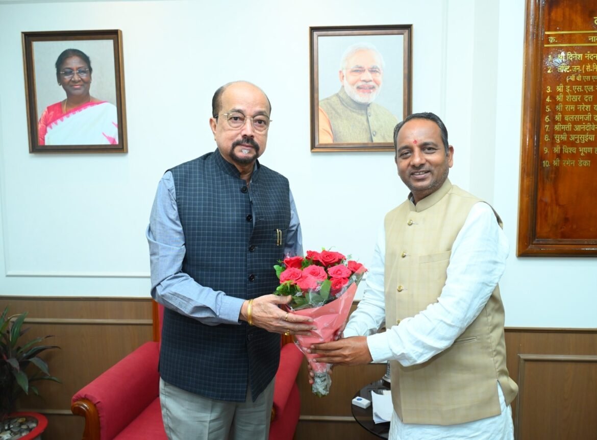 राज्यपाल  डेका से छत्तीसगढ़ रेड क्रॉस समिति के अध्यक्ष ने की सौजन्य भेंट