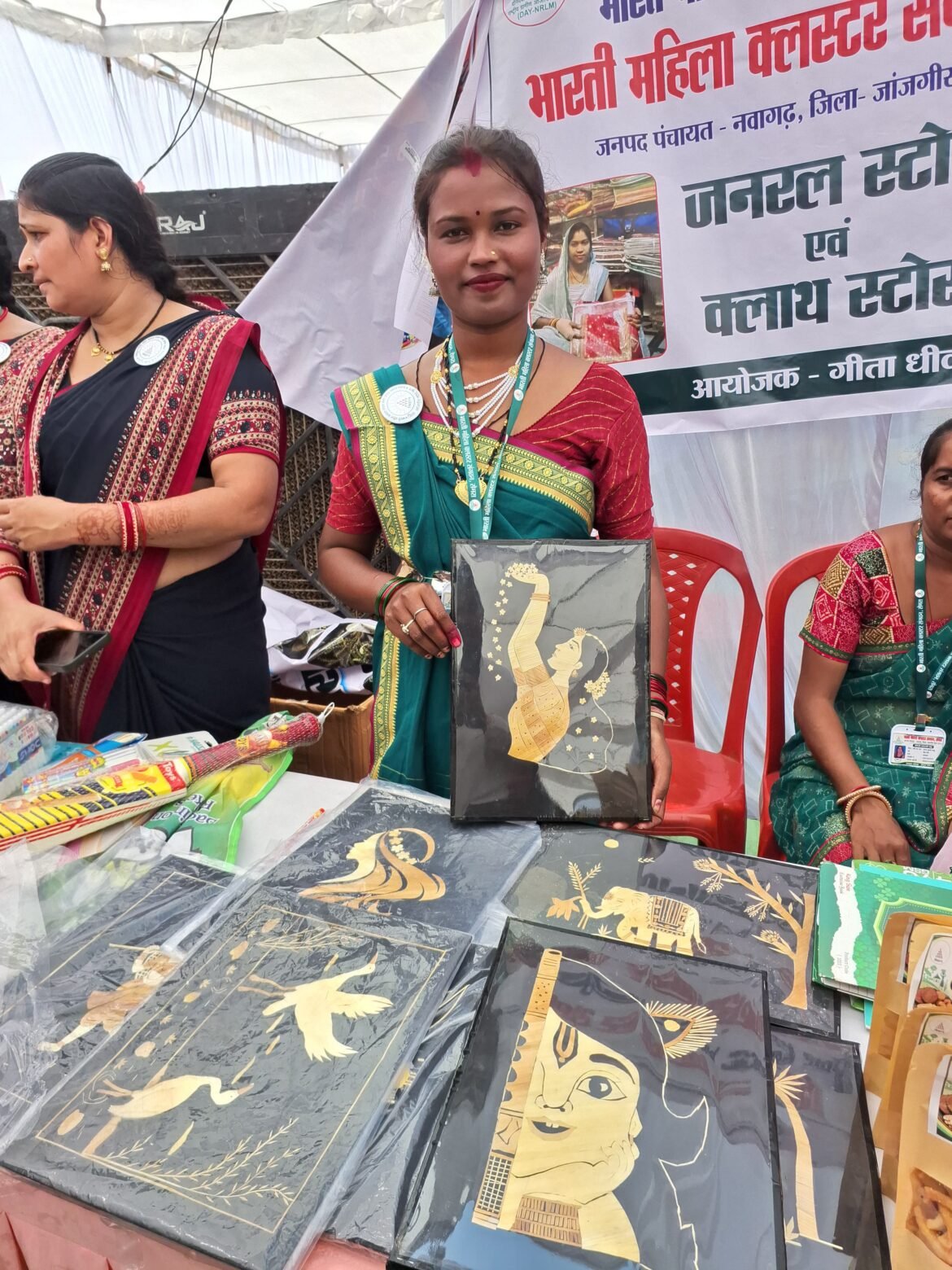 धान के पैरे से धनेश्वरी ने गढ़ी आत्मनिर्भरता की नई पहचान, कला को बनाया कमाई का जरिया