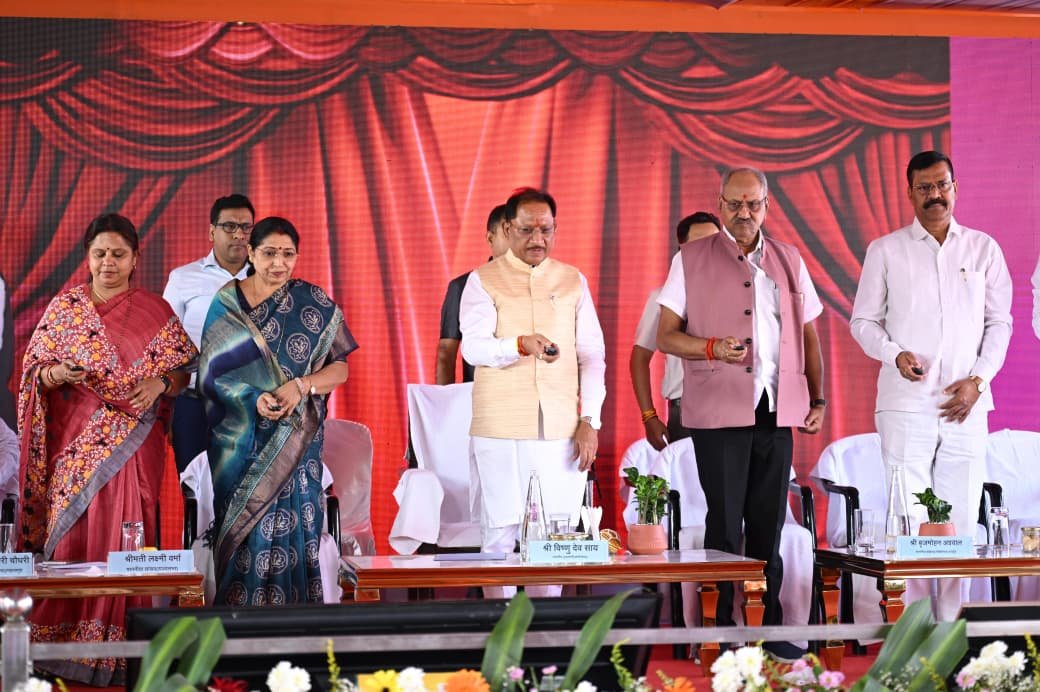 केंद्रीय रेल मंत्री  अश्विनी वैष्णव और मुख्यमंत्री  विष्णु देव साय ने रावघाट – रायपुर एवं रायपुर – कुरूद यात्री रेल सेवाओं को दिखाई हरी झंडी
