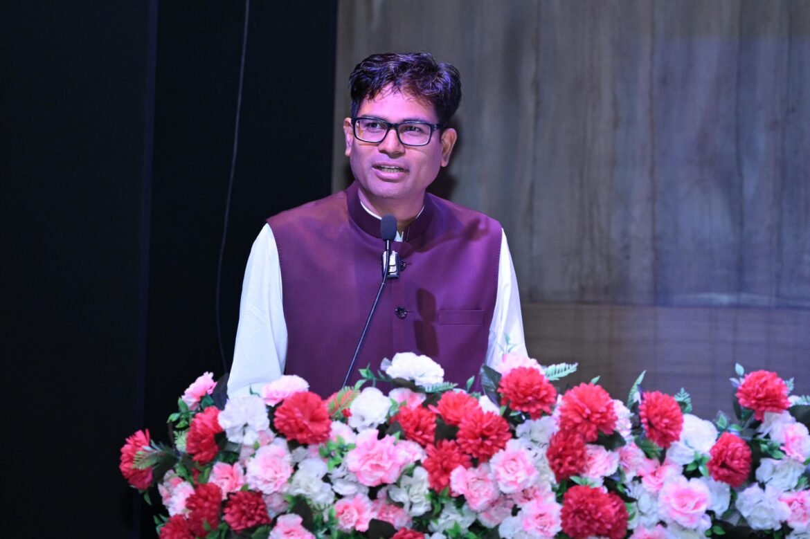 अपूर्ण एवं अपंजीकृत परियोजना पर CG-RERA की सख्त कार्रवाई, प्रमोटर को आबंटी को 6.87 लाख रुपये ब्याज भुगतान करने का आदेश