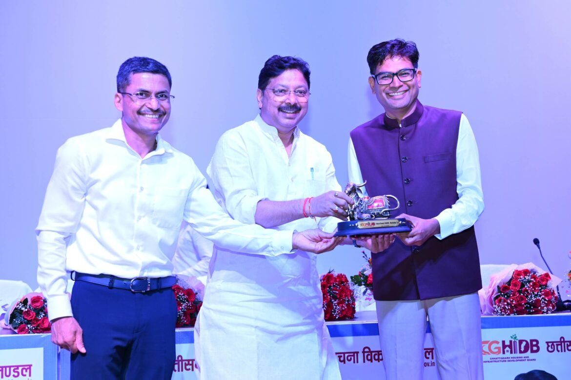 छत्तीसगढ़ के विकास का प्रमुख इंजन बनेगा हाउसिंग बोर्ड, आवास के साथ अधोसंरचना विकास में निभाएगा महत्वपूर्ण भूमिका : आवास एवं पर्यावरण मंत्री  ओ.पी. चौधरी