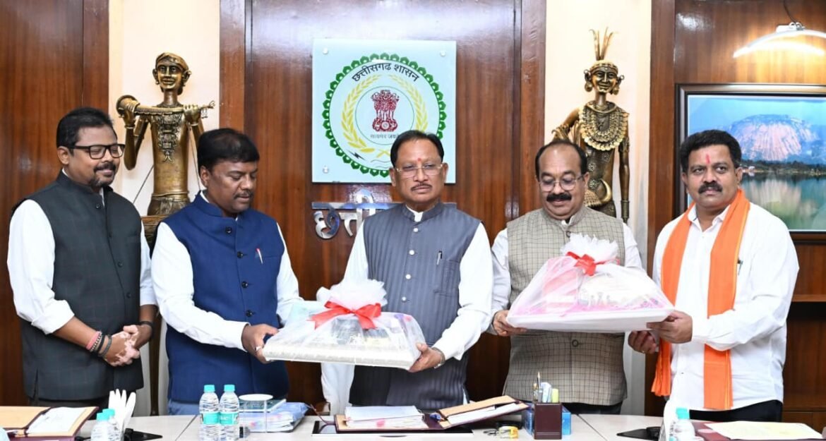 हमारे वनों की समृद्धि और मातृशक्ति के परिश्रम से तैयार उत्पाद बनें छत्तीसगढ़ की पहचान – मुख्यमंत्री  विष्णुदेव साय