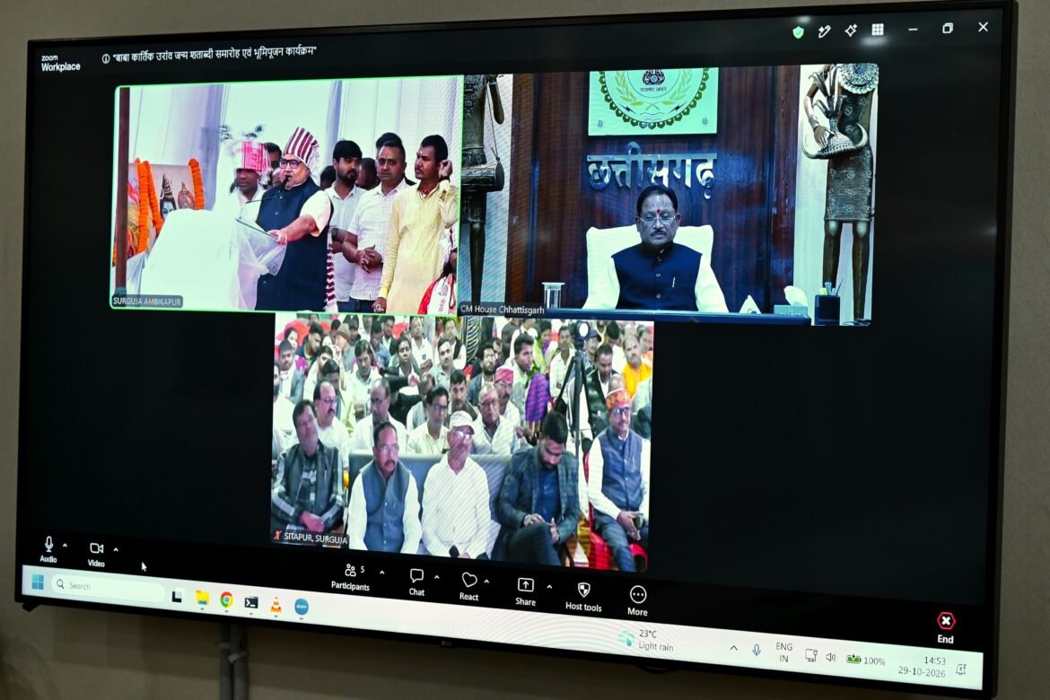 मुख्यमंत्री  विष्णु देव साय ने बाबा कार्तिक उरांव की जन्मशताब्दी पर उनकी आदमकद प्रतिमा का किया अनावरण