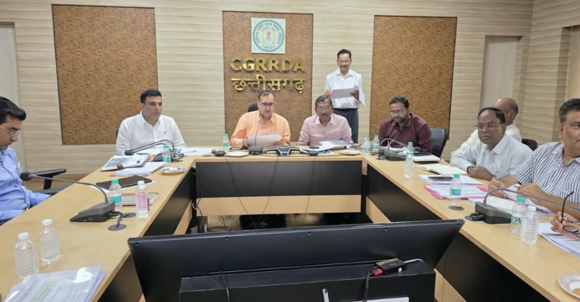 बस्तर के दूरस्थ और नक्सल प्रभावित रहे क्षेत्रों में सड़क निर्माण को सर्वोच्च प्राथमिकता दें – सचिव  भीम सिंह