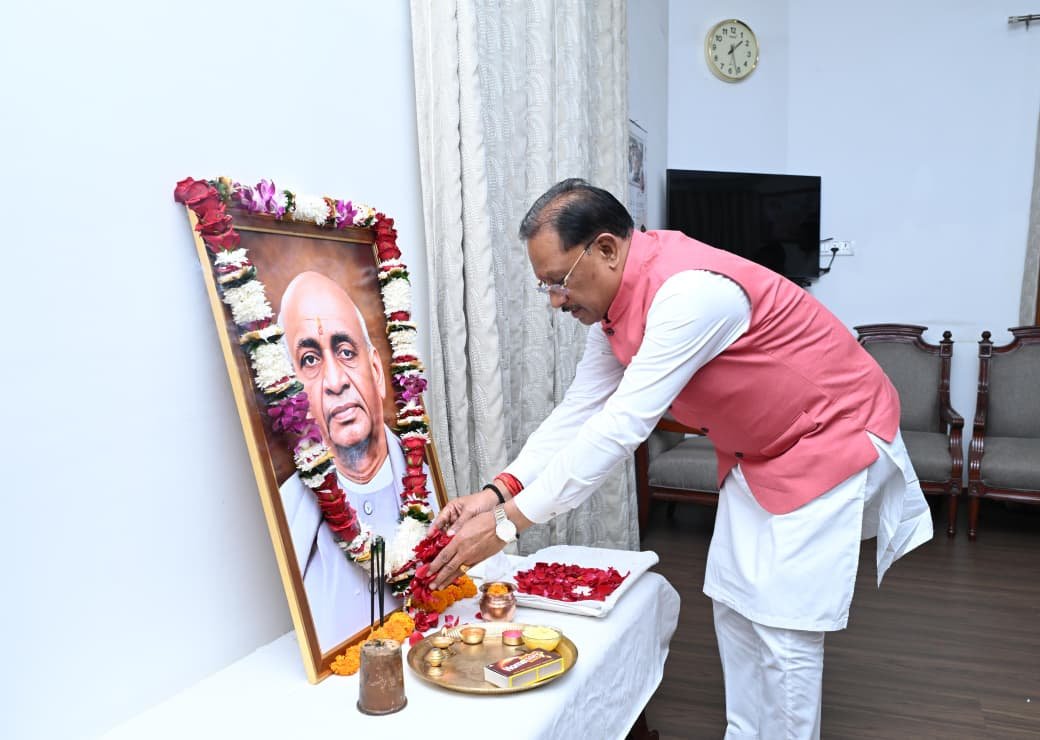 मुख्यमंत्री  विष्णु देव साय ने लौह पुरुष सरदार वल्लभभाई पटेल की जयंती पर उन्हें किया नमन