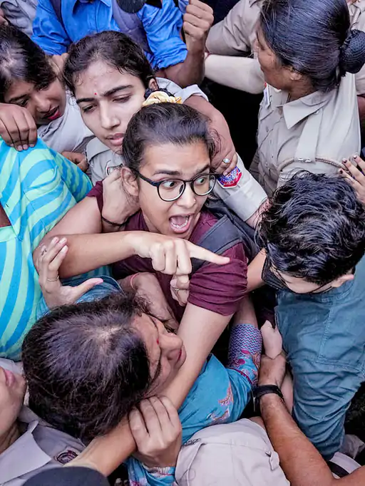 दिल्ली पुलिस ने AISA की राष्ट्रीय अध्यक्ष नेहा बोरा को शनिवार सुबह 6 बजे रिहा कर दिया