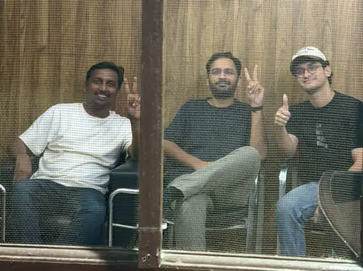 कॉकरोच जनता पार्टी (CJP) के 3 सदस्यों आशुतोष रांका, सौरव दास और अजिंक्य शिंदे को दिल्ली पुलिस गिरफ्तार कर लिया