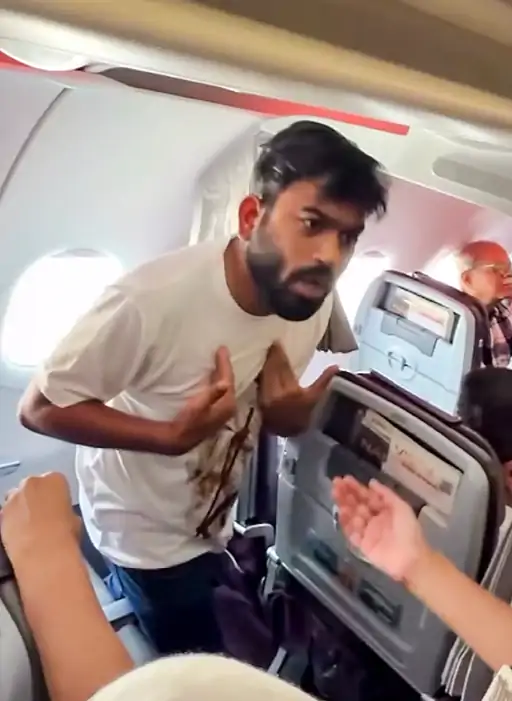 कॉकरोच जनता पार्टी ने मुख्य चुनाव आयुक्त ज्ञानेश कुमार के इस्तीफे की मांग को लेकर रविवार को लगातार दूसरे दिन दिल्ली के जंतर-मंतर पर मार्च बुलाया