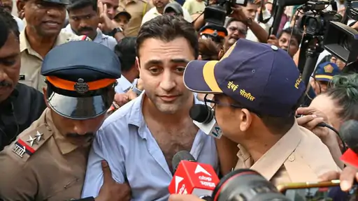अभिनेता इमरान खान को भारत छोड़ने के आदेश पर बॉम्बे हाईकोर्ट से 2 नवंबर दोपहर 3 बजे तक के लिए अंतरिम राहत मिल गई