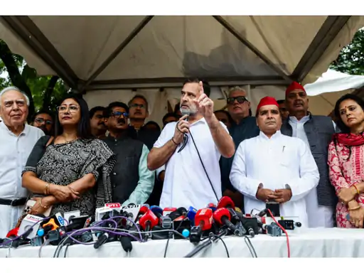 दिल्ली में कांग्रेस अध्यक्ष मल्लिकार्जुन खड़गे के आवास पर आज ‘सड़क पर संसद’ कार्यक्रम होगा