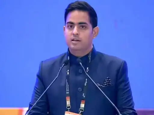 जियो प्लेटफॉर्म्स के मैनेजिंग डायरेक्टर आकाश अंबानी ने दावा किया है कि जब भारत में 6G इंटरनेट आएगा, तो जियो को इसके लिए नए टावर लगाने या नया नेटवर्क बिछाने की जरूरत नहीं पड़ेगी