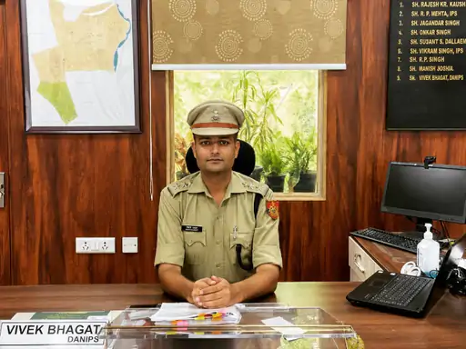 दिल्ली सरकार ने ACP विवेक भगत को एडिशनल DCP का चार्ज देने पर रोक लगा दी